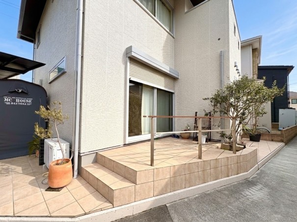 加古川市の外構リフォームでタイルデッキを広げた施工例