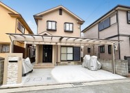 加古川市の外構リフォームで、駐車スペースの拡張に三協アルミ　スカイリードを使用した施工例