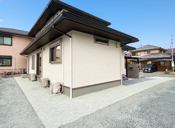 012 お家の周りは防草シートと砕石を敷き、万全な雑草対策をした加古川市の新築外構施工例