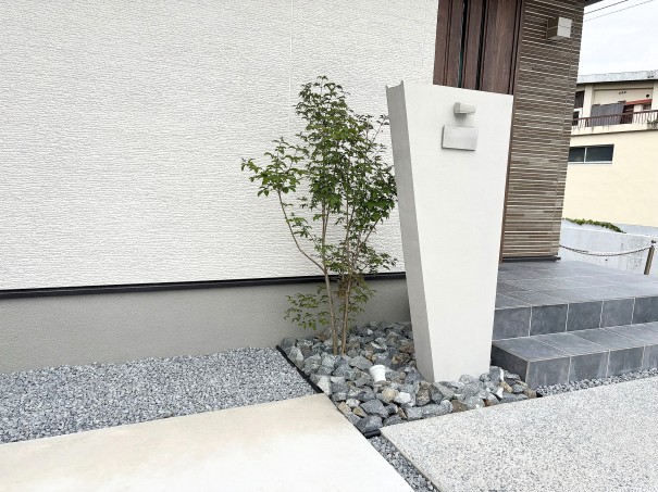 兵庫県加古川市新築外構門柱周りのアオダモ施工例