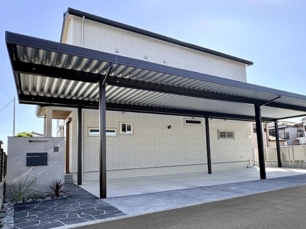 浅田邸トップ 加古川市の新築外構でYKKの4台用カーポート ジーポートpro を使用した施工例