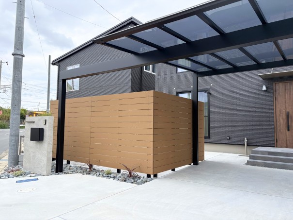 兵庫県加古川市新築外構目隠しフェンスエコモックサンディーブラウン施工例