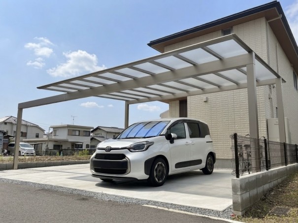 IMG_0004 (1) 兵庫県高砂市新築外構三協アルミスカイリード両側支持タイプ(梁延長仕様)カーポートの施工例