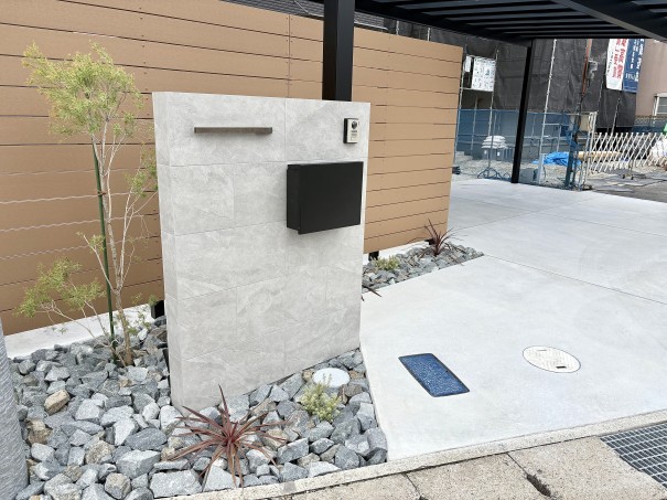 兵庫県加古川市新築外構門柱周りの植栽