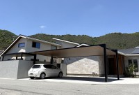 赤穂市新築外構三協アルミ両側支持タイプのカーポートジョリパット塗装の控え壁の様子