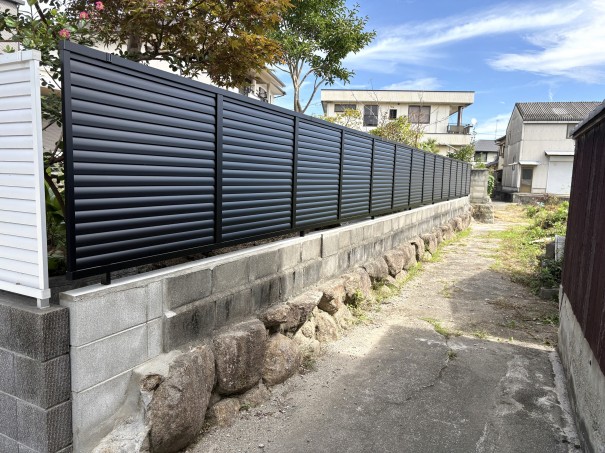 IMG_0834 兵庫県高砂市外構リフォームLIXILフェンスAB YL3型 ブラックの設置例