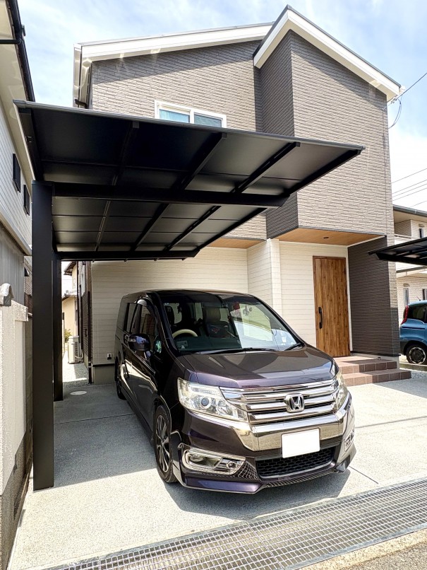 IMG_2366 高砂市の新築外構でブラックポリカのカーポートを施工した事例