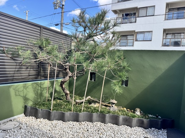 加古川市の外構リフォームで、門柱壁を再塗装しイメージチェンジした実例