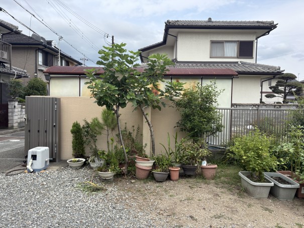 IMG_3291 高砂市の外構リフォームで、雑草に悩んでいたお庭のビフォー写真