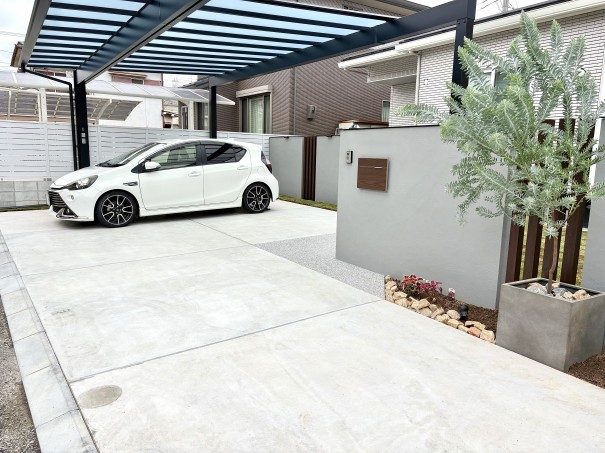 IMG_3885 加古川市新築外構LIXILフェンスABYS3型横スリット ナチュラルシルバー施工例