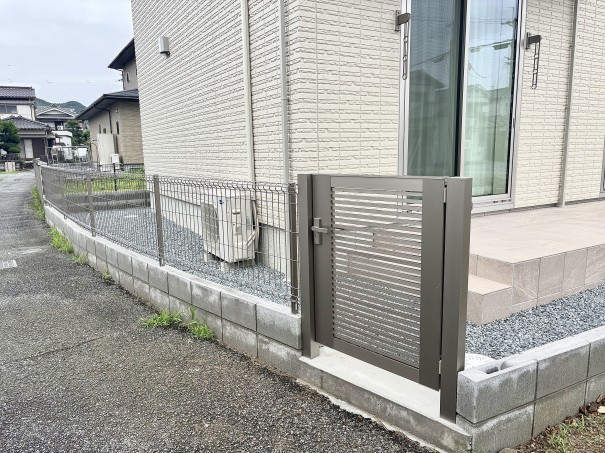 IMG_5025 兵庫県高砂市新築外構LIXIL片開き門扉AB YR1型(柱仕様)シャイングレーの施工例