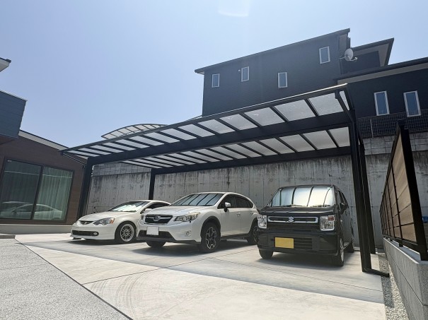 IMG_6358 加古郡稲美町新築外構三協アルミスカイリード3台用カーポートの施工例