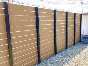 加古川市の外構リフォームで、目隠しにエコモックフェンス2.2mを設置した例