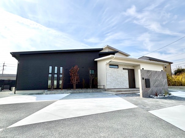 加古川市の新築外構で市松模様の土間デザインの施工例