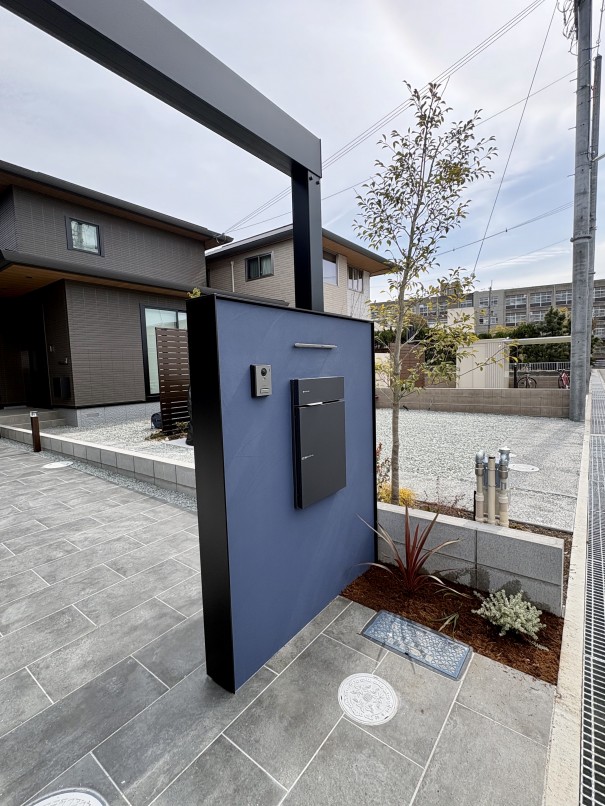 IMG_7976 加古川市の新築外構で、ジョリパット左官仕上げの印象的なデザイン門柱の施工実例