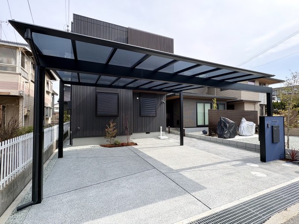 IMG_7985 加古川市の新築外構で、三協アルミ スカイリード両側支持 梁延長 ブルースモークを施工したジャパンディ外構実例