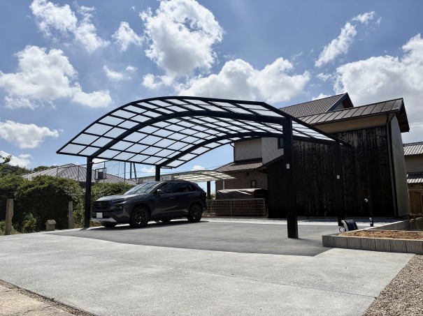 IMG_8800 兵庫県加古川市外構リフォームLIXILカーポートフーゴR 3台用ブラックポリカクリアマット施工例
