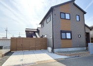 加古川市の外構リフォームで、タイルデッキと目隠しフェンスを施工した事例