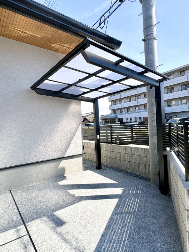 高砂市の新築外構で、LIXILのサイクルポート　ネスカFミニを施工した事例