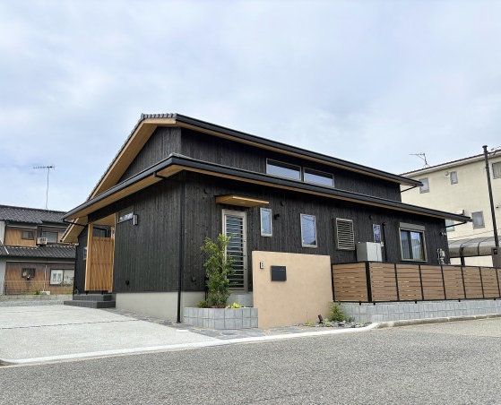 v5nrr5v4 高砂市新築外構、デザイン門柱ジョリパッド塗装T3022ポストにユニソンヴィコの施工実績
