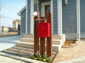 赤いポスト 3 28 木 晴れ 加古川市 高砂市の外構 エクステリア工事はチェリーブロッサムガーデン