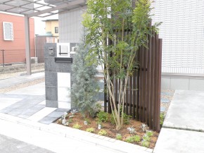 玄関前の目隠し 加古川市m様邸 加古川市 高砂市の外構 エクステリア工事はチェリーブロッサムガーデン 玄関前の目隠し 加古川市m様邸 加古川市 高砂市の外構 エクステリア工事はチェリーブロッサムガーデン